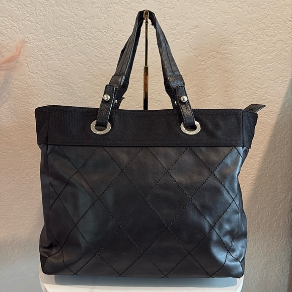 Chanel Tote Bag Black Leather - Picture 1 of 15